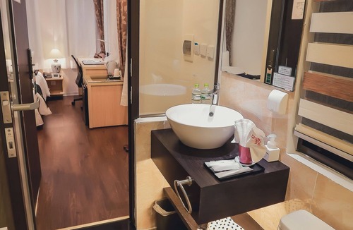 Cong Vi Hotel | Momizi Business Hotel