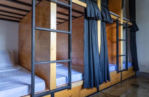Basdiot Hostel | MOMO Hostel
