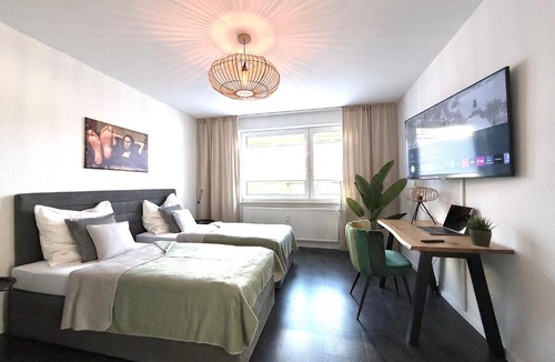 Western Ring Area Apartment | Mona Lisa 24h-Check-in, 4 Pers, Balkon, Parkplatz