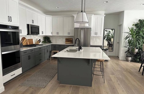 Utah County House | Mona Lisa Sojourn & SPA. 4 Bedroom, 2.5 Baths, Purple Beds, Orbi Wifi, OLED TVs.
