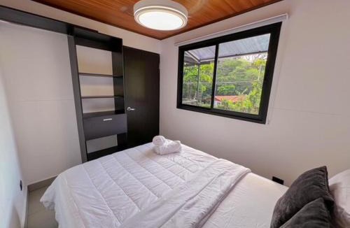 Tilaran Apartment | Monarca's Rural Container Studio