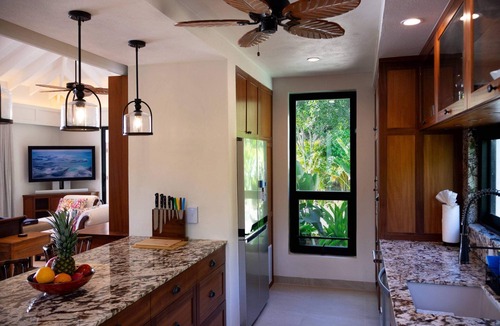 Estate Rendezvous and Ditlef House | Monarch Cottage Waterfront Fish Bay, Pebble shoreline, A/C, Generator