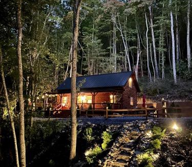 Elizabethton House | Monarch Mountain Luxury Cabin w Hot Tub and Pet Friendly Cabin B