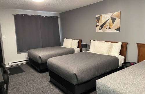 Revelstoke Hotel | Monashee Lodge