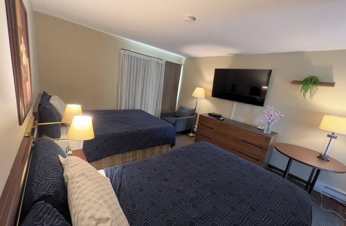 Sicamous Hotel | Monashee Motel
