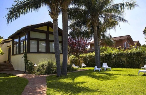 Partanna House | Mondello Villa the two palm trees