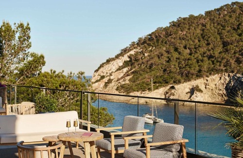 Cala Llonga Hotel | Mondrian Beach Lifestyle Resort By Accor