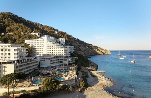 Cala Llonga Hotel | Mondrian Beach Lifestyle Resort By Accor