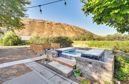 Milton-Freewater Cottage | Mongata Winery Retreat: Hot Tub, On-Site Tastings!