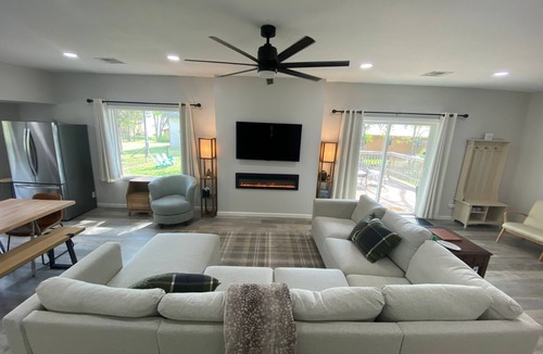 Afton House | Monkey Island Escape sleeps 8, surrounded by nature with views of Grand Lake.