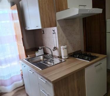 Palazzo San Gervasio Apartment | Monolocale al secondo piano con cucina e terrazzino