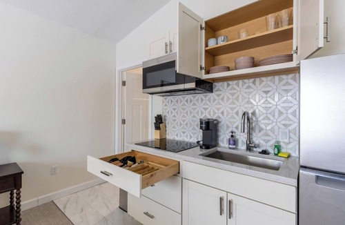 Meridian-Kessler Apartment | Monon Trail Lofts Luxury Studio With Hot Tub