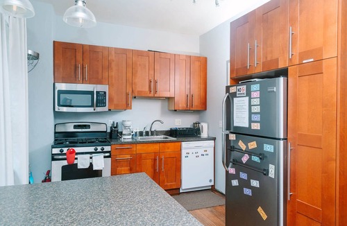 Allegheny-West Apartment | MONOPOLY - Prime-Location - Walkable - Sleeps 6