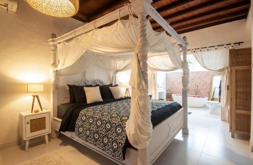 Dyanapura Villa | Monroe 3BR Luxury Villa Seminyak with Concierge Netflix Private Pool 900m to Beach