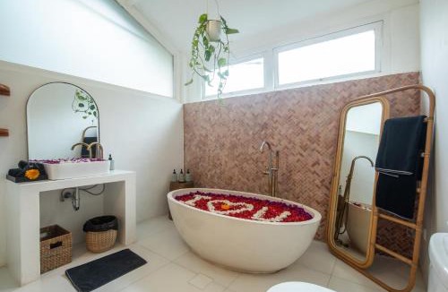 Dyanapura Villa | Monroe 3BR Luxury Villa Seminyak with Concierge Netflix Private Pool 900m to Beach