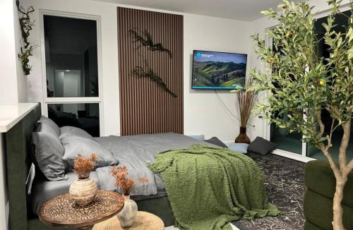 Downtown Hollywood Apartment | MONROE APART HOTEl