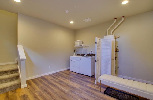 Monroe Apartment | Monroe Apartment Near Evergreen State Fairgrounds!