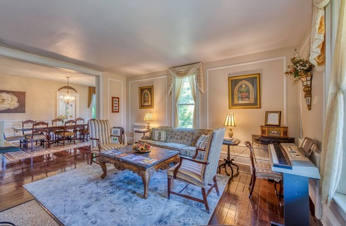 South Haven Bed & Breakfast | Monroe Manor Inn