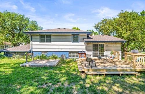 South Central Omaha House | Monroe. Quiet 4BR w/Huge Yard . Ideal for Crews & Families
