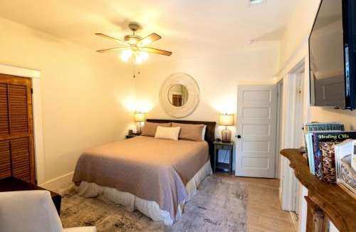 Mandeville Apartment | Monroe Suite at Blue Heron an Old Mandeville Stay