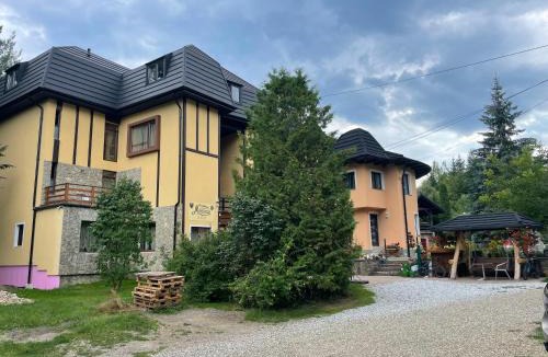 Sucevita House | Montana