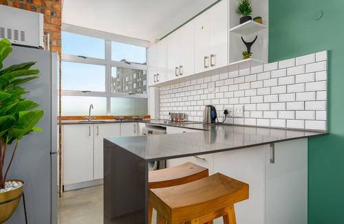 Three Anchor Bay Apartment | Montclair 306