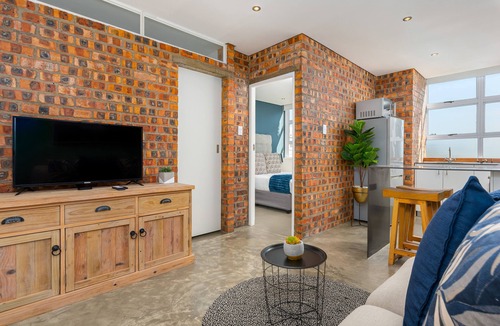 Three Anchor Bay Apartment | Montclair 306