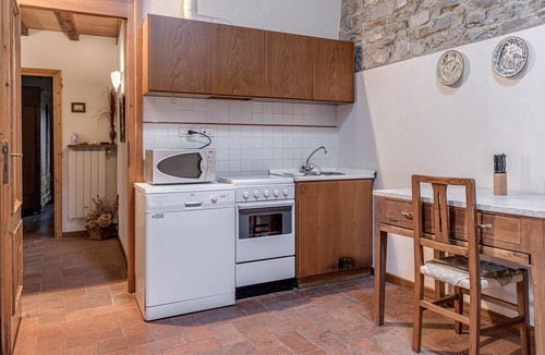 Montebonello Apartment | Monte Apartment with Panoramic Pool in Chianti