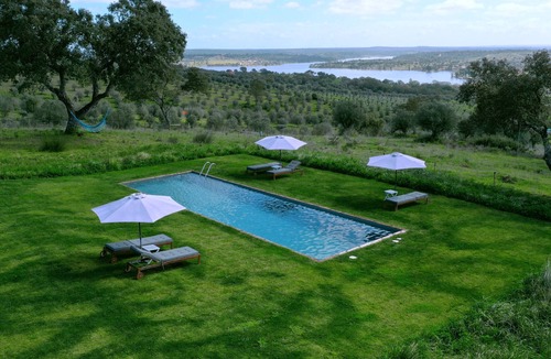 Montargil House | MONTE DA FIFAS Countryside house with a pool and a magnificent view over the dam