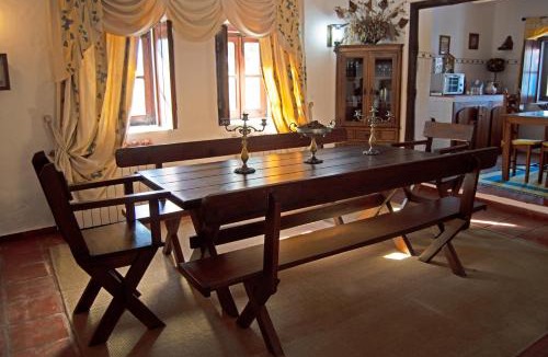 Avis Villa | Monte Pinheiro