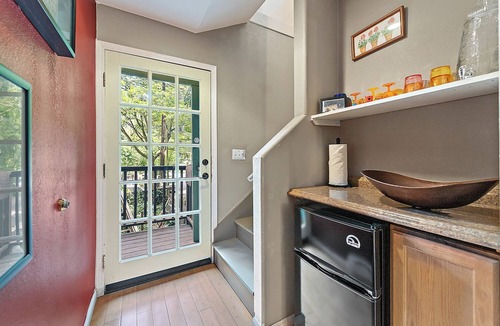 Northwood Cabin | Monte Rio Treehouse ~ Dog Friendly, Redwoods, Walk to Restaurants and River