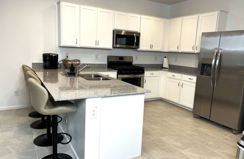 Maryvale House | Montecito Cozy Retreat 5 Min from Cardinals Stadium and Mattel Adventure Park!
