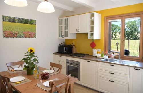 Monsano House | Montefiore House 13 - Sunflowers. Farmhouse in the Marche countryside