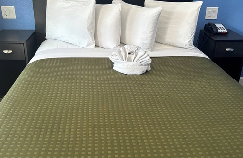 North Fremont Street Hotel | Monterey Fireplace Inn