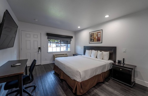 Munras Avenue Hotel | Monterey Surf Inn