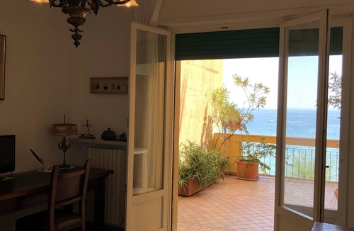 Cinque Terre Apartment | Monterosso Sea View Apartment