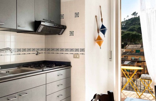 Cinque Terre House | Monterosso is the most comfortable village of the Cinque Terre for your holidays, La Tana del Polpo will allow you to reach the beach in just 5 minutes by foot. The large bedroom can accommodate up to 4 people and the kitchen will allow you to cook and e
