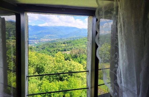 Castelnuovo di Garfagnana Villa | Monterotondo mountain villa with private pool, walk restaurant, WIFI.