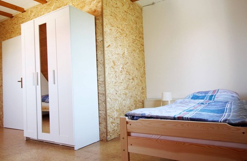 Suppingen Apartment | Monteurwohnung Bw06, 85qm mit 4 Schlafräume für Max. 8 Personen