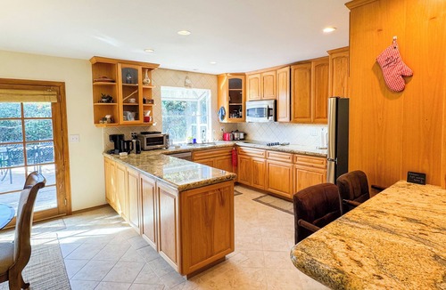 Carpinteria House | Monthly discount! Bright 2 bd+office w/hot tub, AC, patio, laundry, & more!