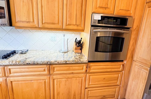 Carpinteria House | Monthly discount! Bright 2 bd+office w/hot tub, AC, patio, laundry, & more!