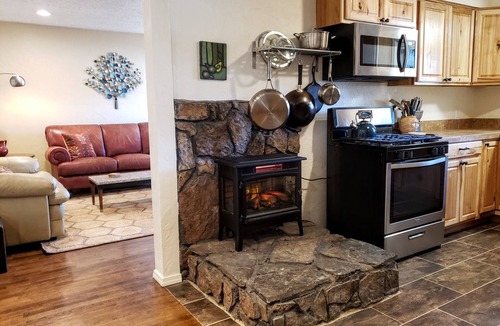 Orchard District House | Monthly Pet-Friendly Midtown House, fast WiFi, A/C