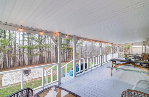 Monticello House | Monticello Home w/Deck & Fire Pit < 1 Mi to Water