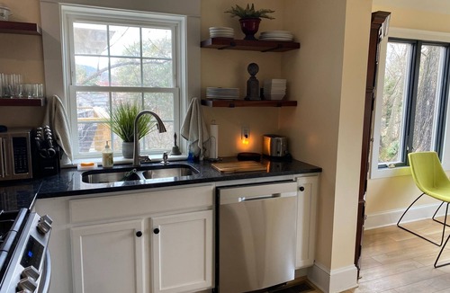 Woolen Mills House | Monticello Vista - A Woolen Mills Retreat