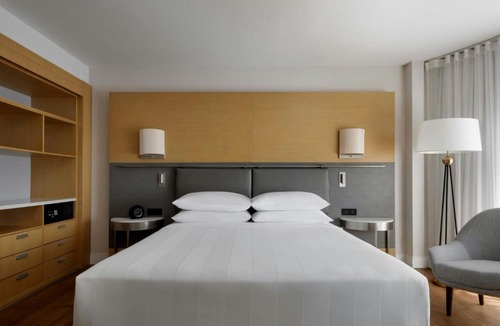 Downtown Montreal Hotel | Montreal Marriott Chateau Champlain