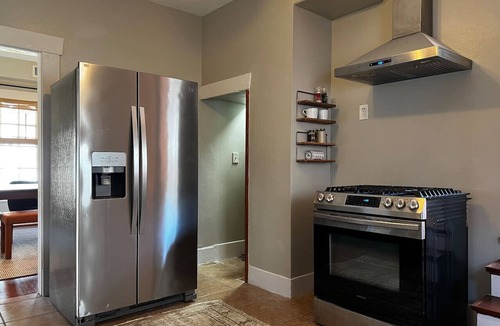 Neartown House | Montrose Home walkable neighborhood | Pet-friendly