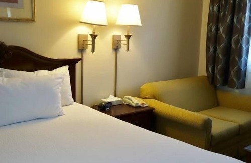Great Barrington Hotel | Monument Mountain Motel