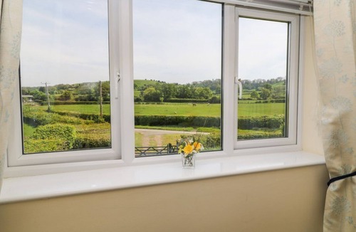 Hawkesbury House | Monument View, Hawkesbury. TV.