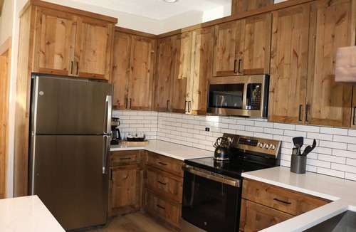 Willamina Cabin | Moody 2-bedroom private cabin minutes from Spirit Mountain casino