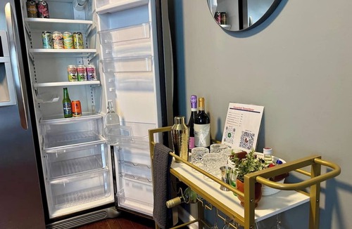 East Memphis Apartment | Moody Blues Studio | Perfect for work or romance